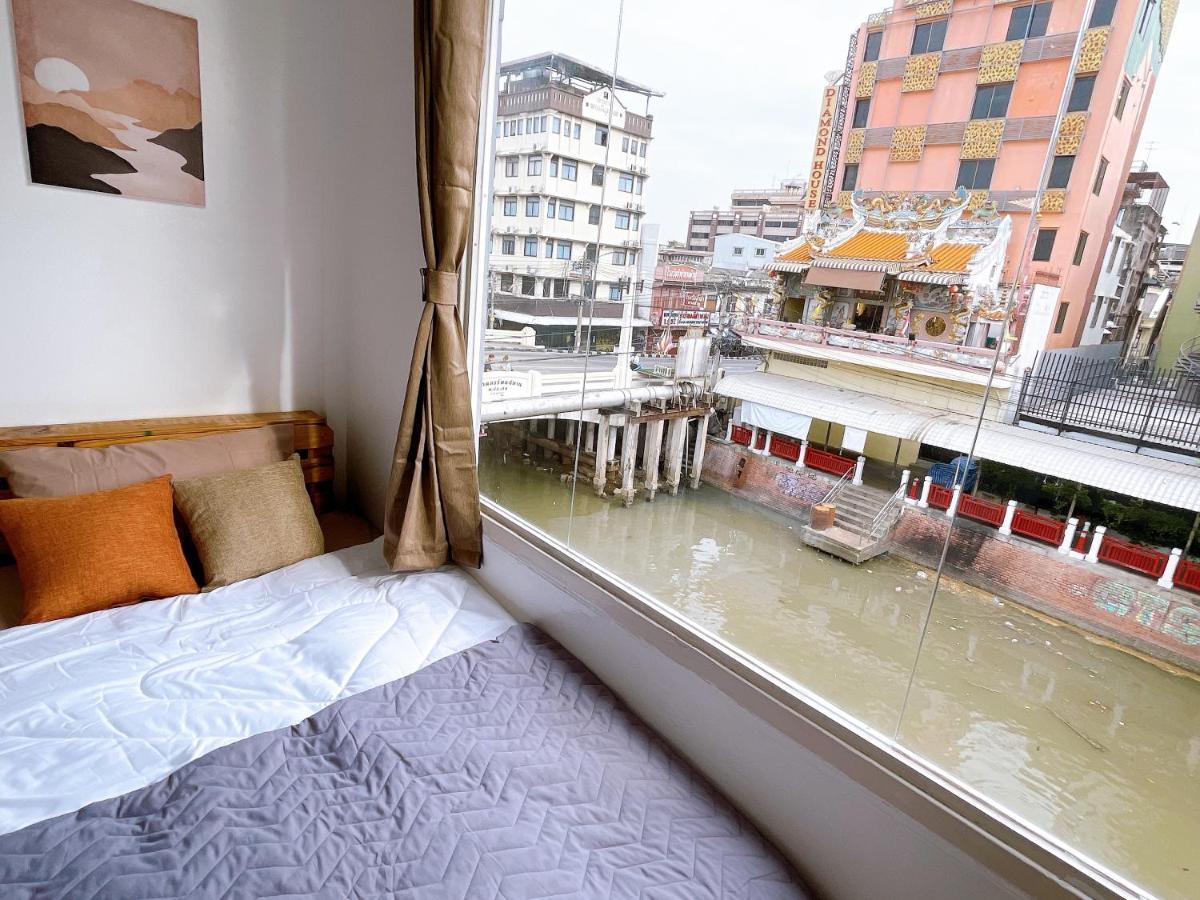 Lively And Cozy Canal House ,Entire House Бангкок Экстерьер фото